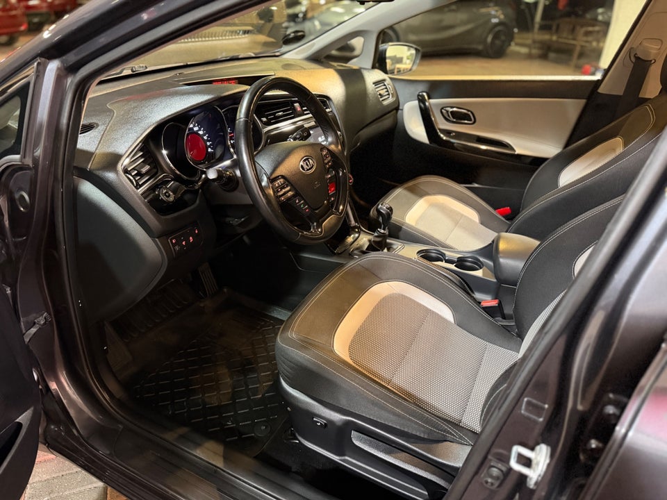 Kia Ceed 1,6 CRDi 136 Attraction SW 5d