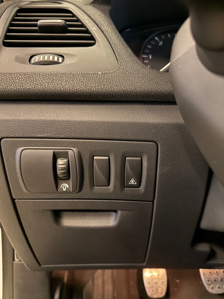 Renault Laguna III 2,0 dCi 150 Dynamique Sport Tourer 5d