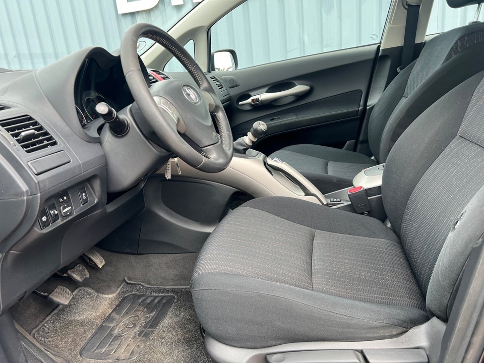 Toyota Auris 1,6 TX 5d