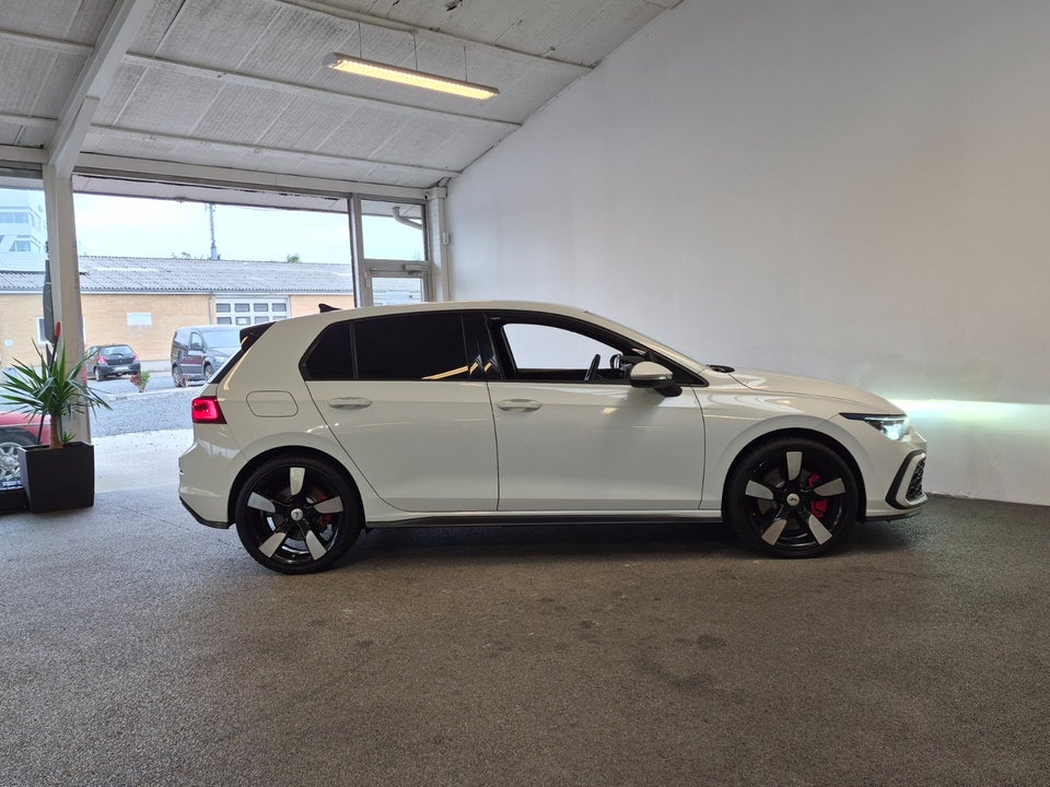 VW Golf VIII 1,4 GTE DSG 5d