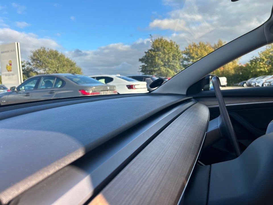 Tesla Model 3 RWD 4d