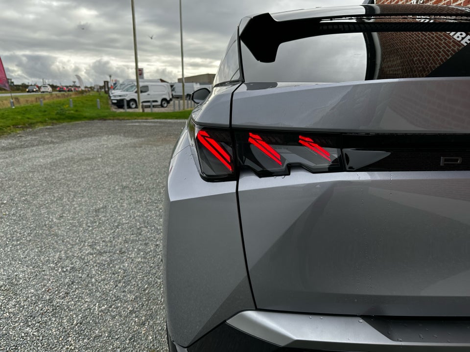 Peugeot e-3008 77 GT Pack 5d