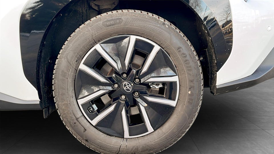 Toyota bZ4X 73 Executive 5d