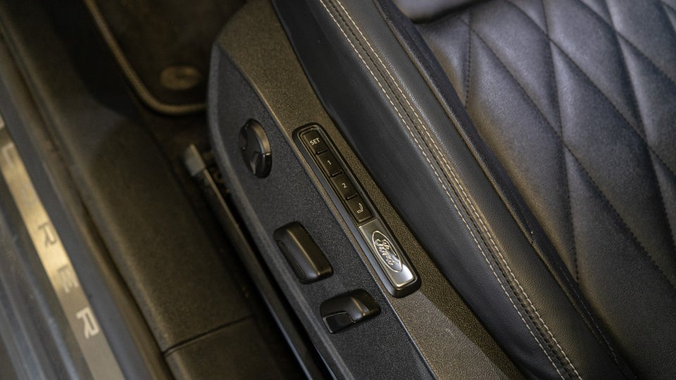 Ford Explorer 77 Premium Extended Range 5d