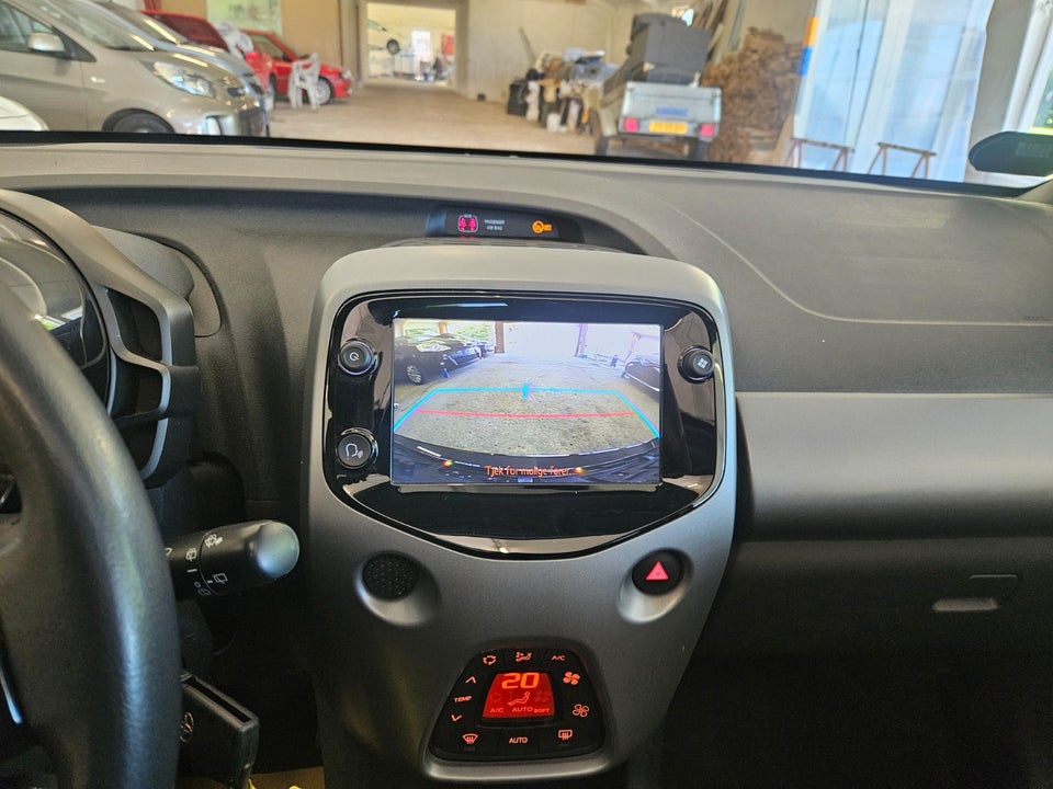 Toyota Aygo 1,0 VVT-i x-play Sky 5d