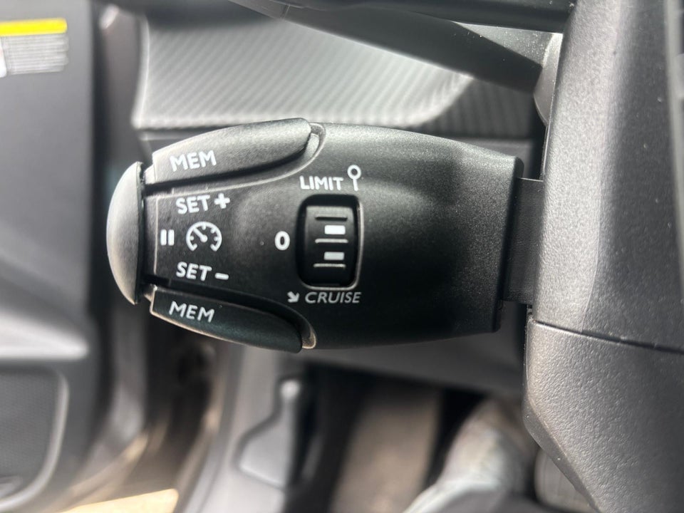 Peugeot 208 1,2 PureTech 100 Allure EAT8 5d