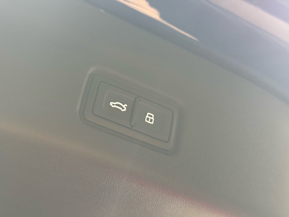 Audi SQ6 e-tron quattro 5d