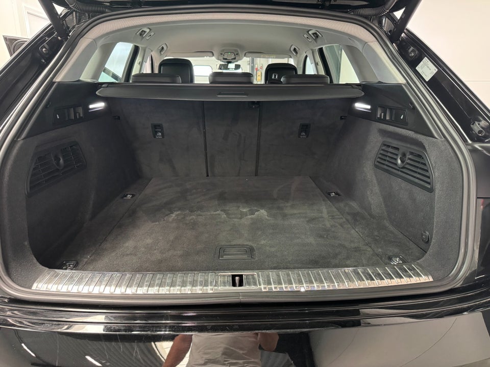 Audi e-tron 55 quattro 5d