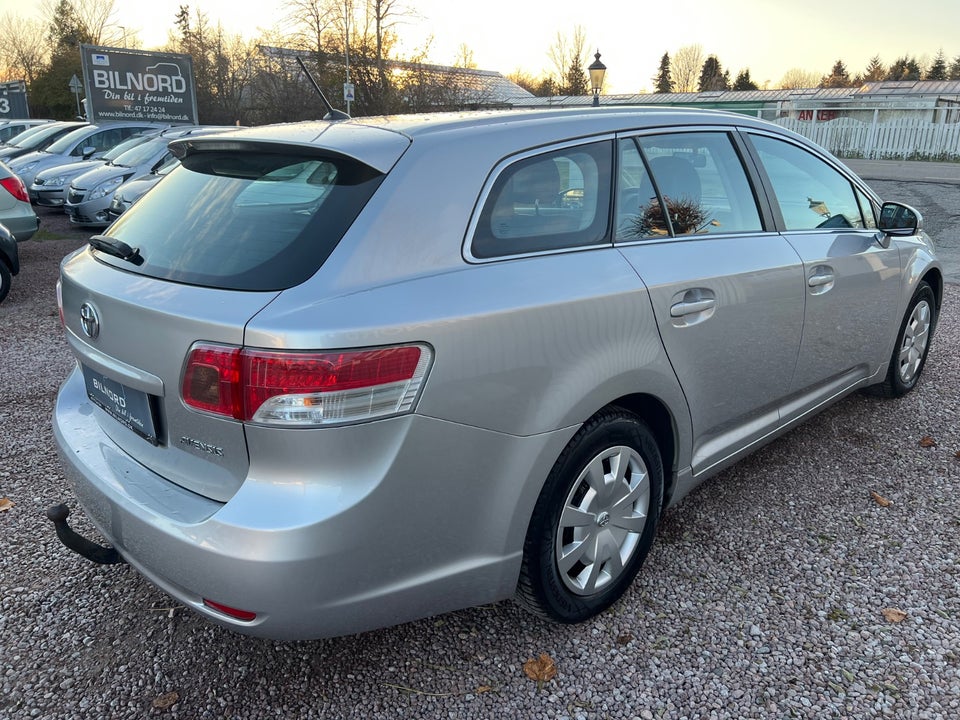 Toyota Avensis 1,6 VVT-i T1 stc. 5d