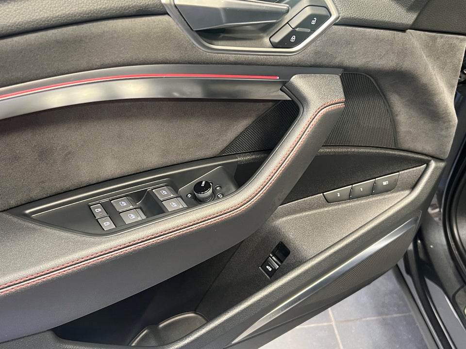 Audi Q8 e-tron 55 S-line quattro 5d