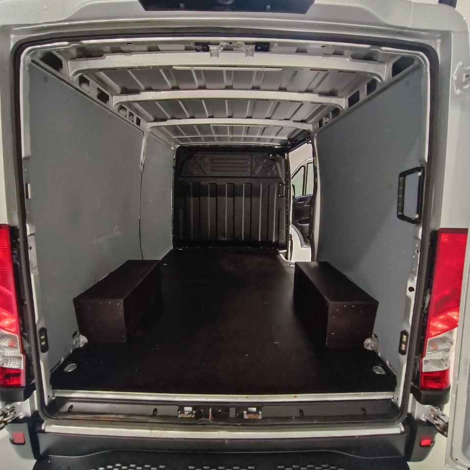 Iveco Daily 2,3 35S16 9m³ Van AG8