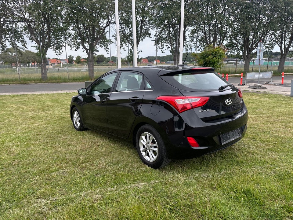 Hyundai i30 1,6 GDi Premium 5d