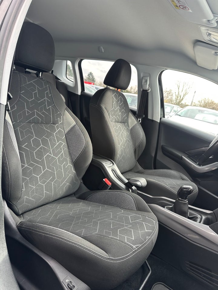 Peugeot 2008 1,2 VTi 82 Winter Edition 5d