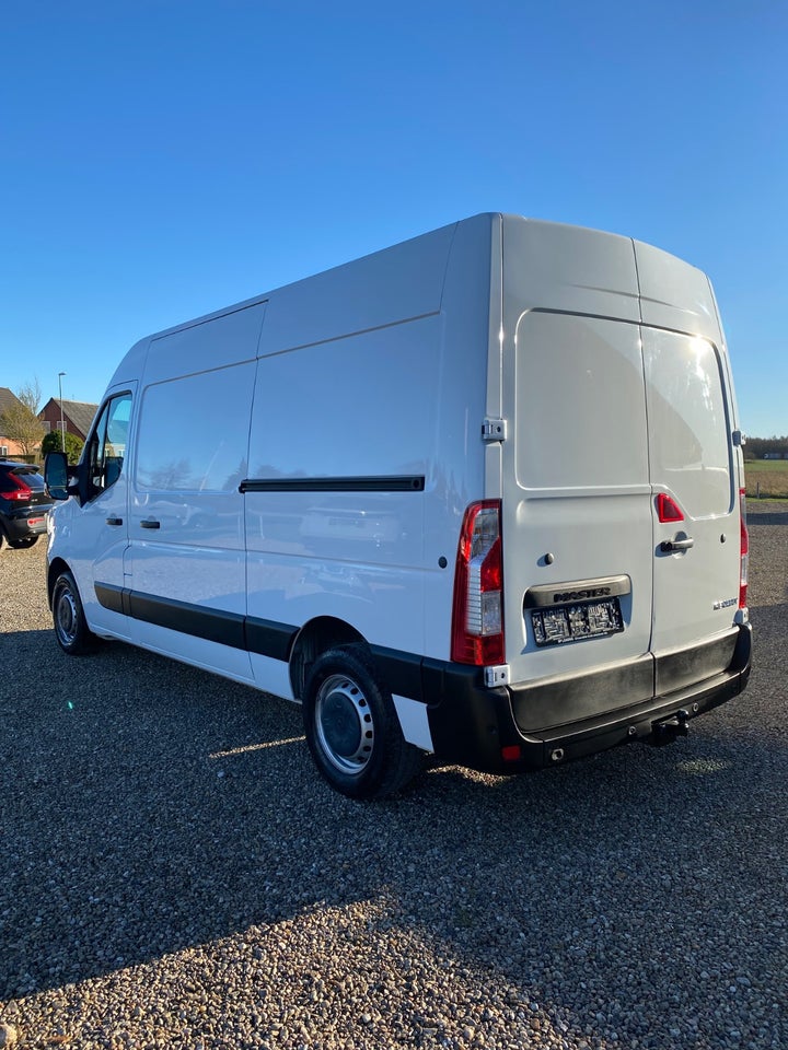 Renault Master IV T33 2,3 dCi 180 L2H2 Kassevogn