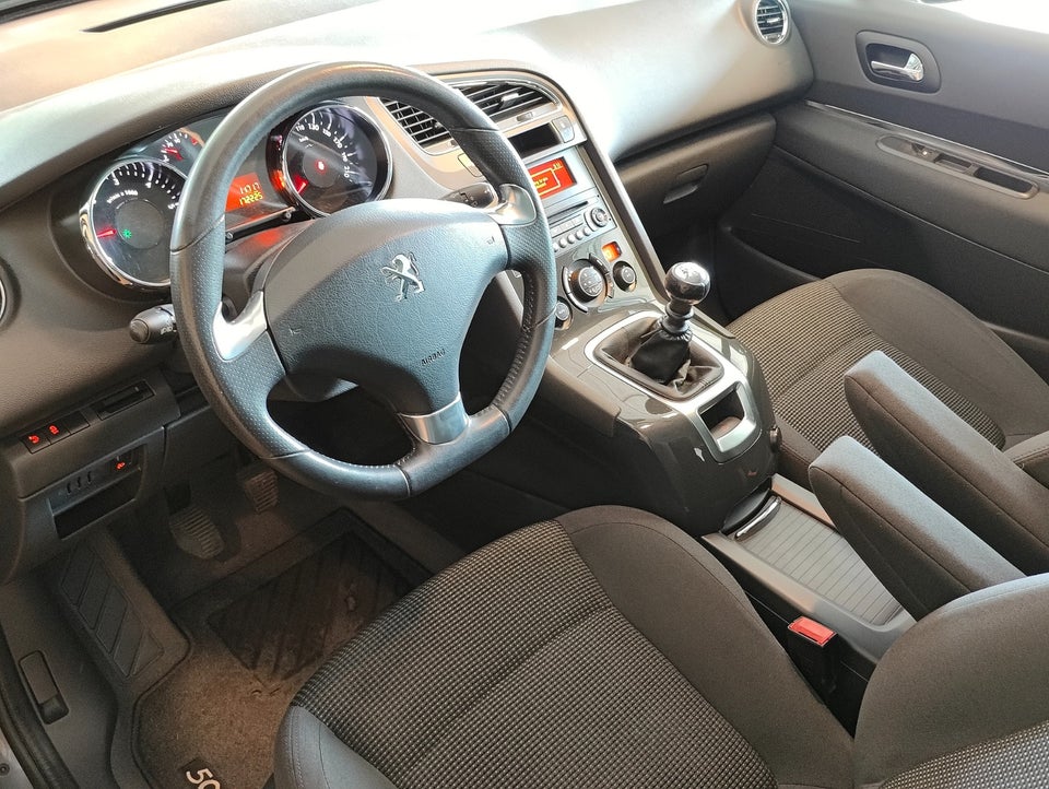 Peugeot 5008 1,6 HDi 114 Style 7prs 5d