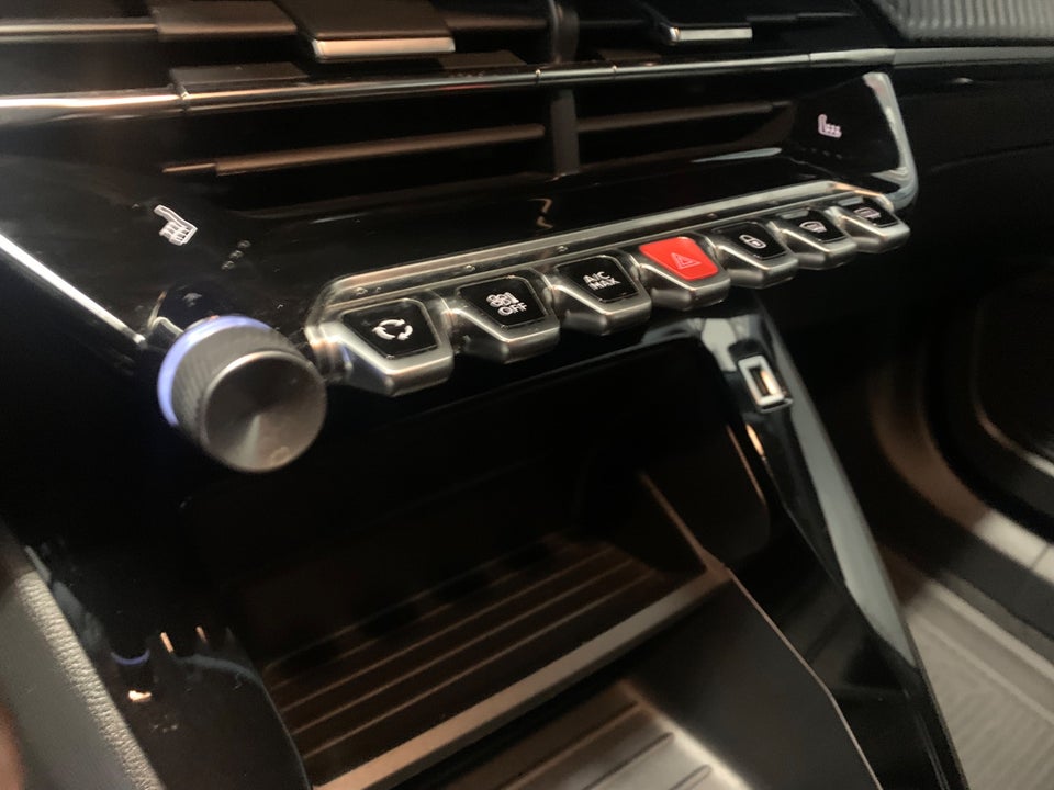 Peugeot 2008 1,2 PureTech 100 Active 5d