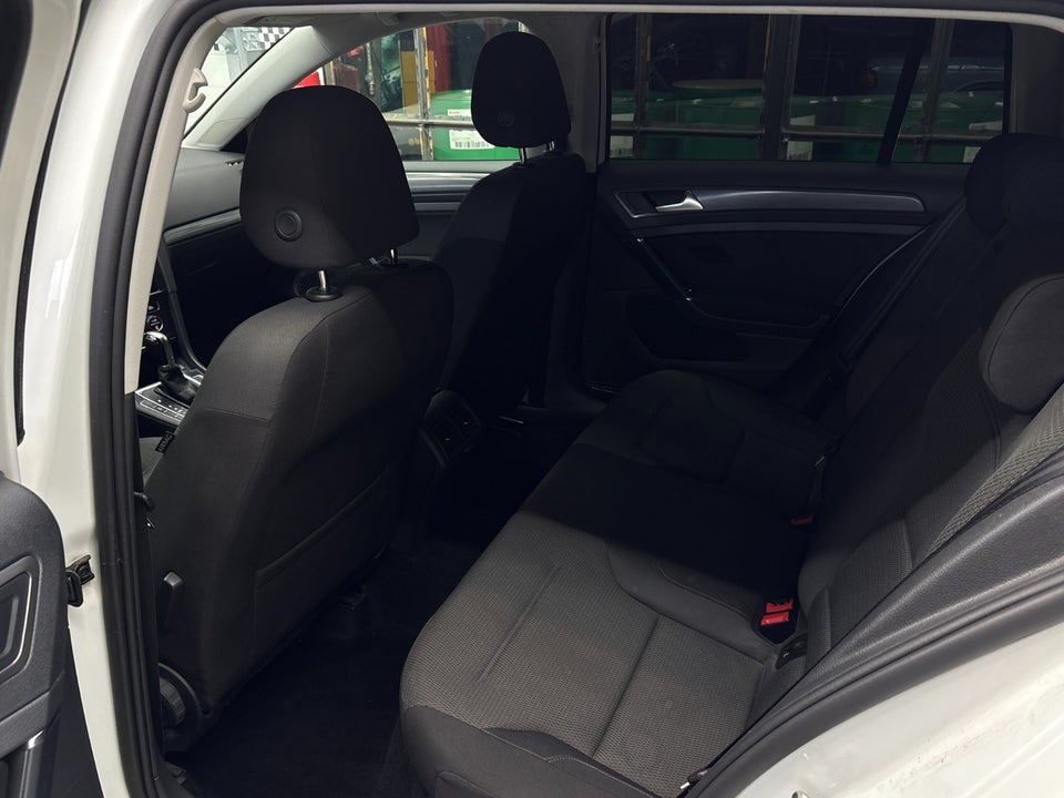 VW Golf VII 1,5 TSi 130 Highline Variant DSG 5d