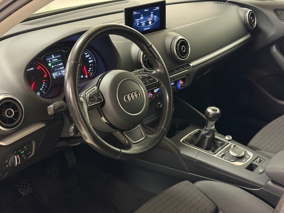 Audi A3 2,0 TDi 150 Attraction Sportback 5d