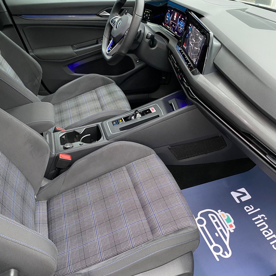 VW Golf VIII 1,4 GTE DSG 5d