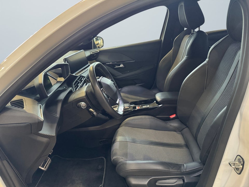 Peugeot e-208 50 GT 5d