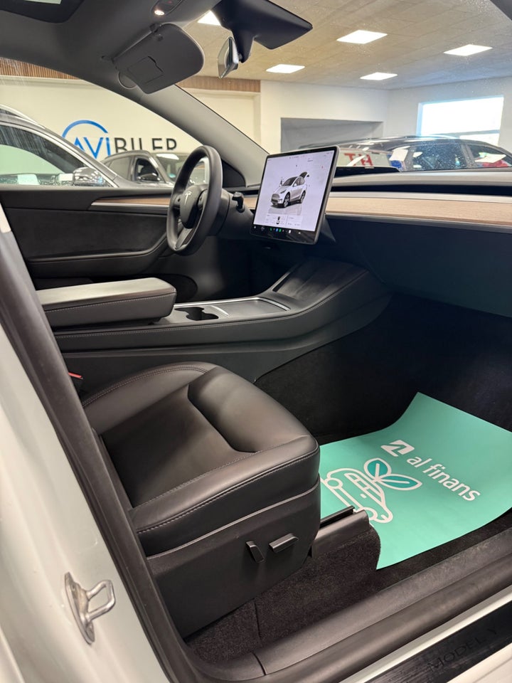 Tesla Model Y Long Range AWD 5d