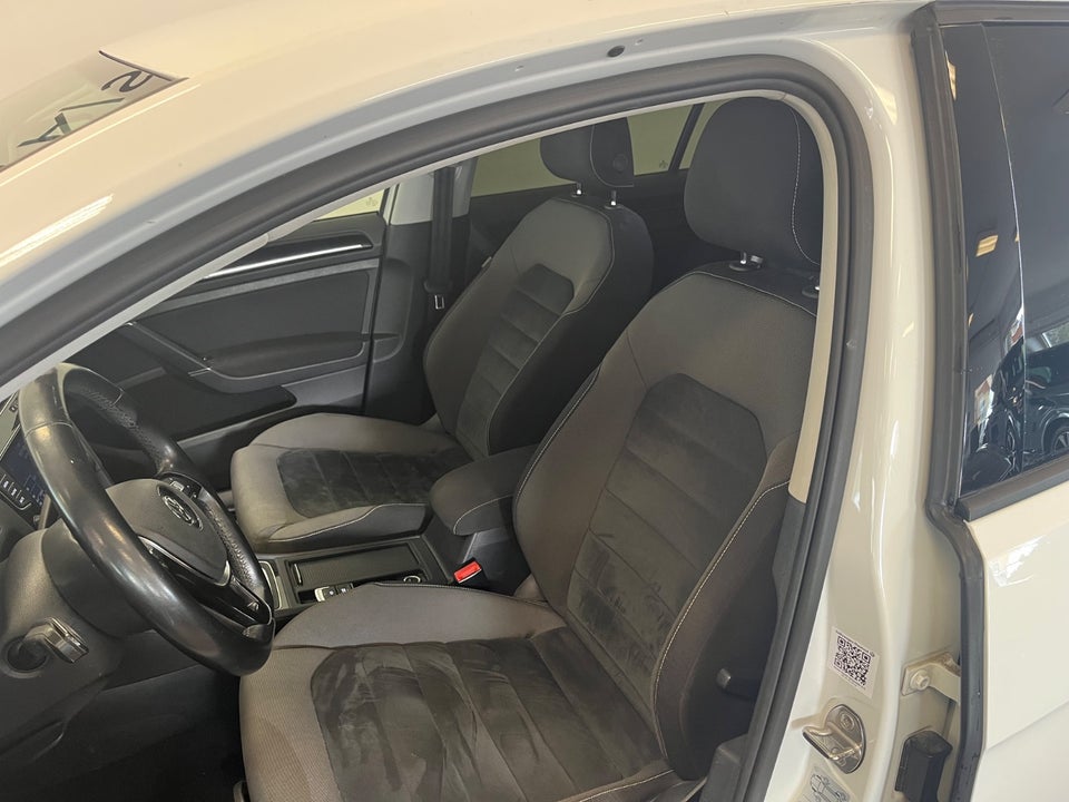 VW Golf VII 1,6 TDi 105 Highline DSG BMT Van 5d