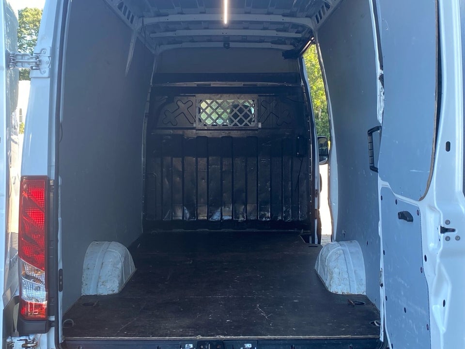 Iveco Daily 2,3 35S16 12m³ Van AG8