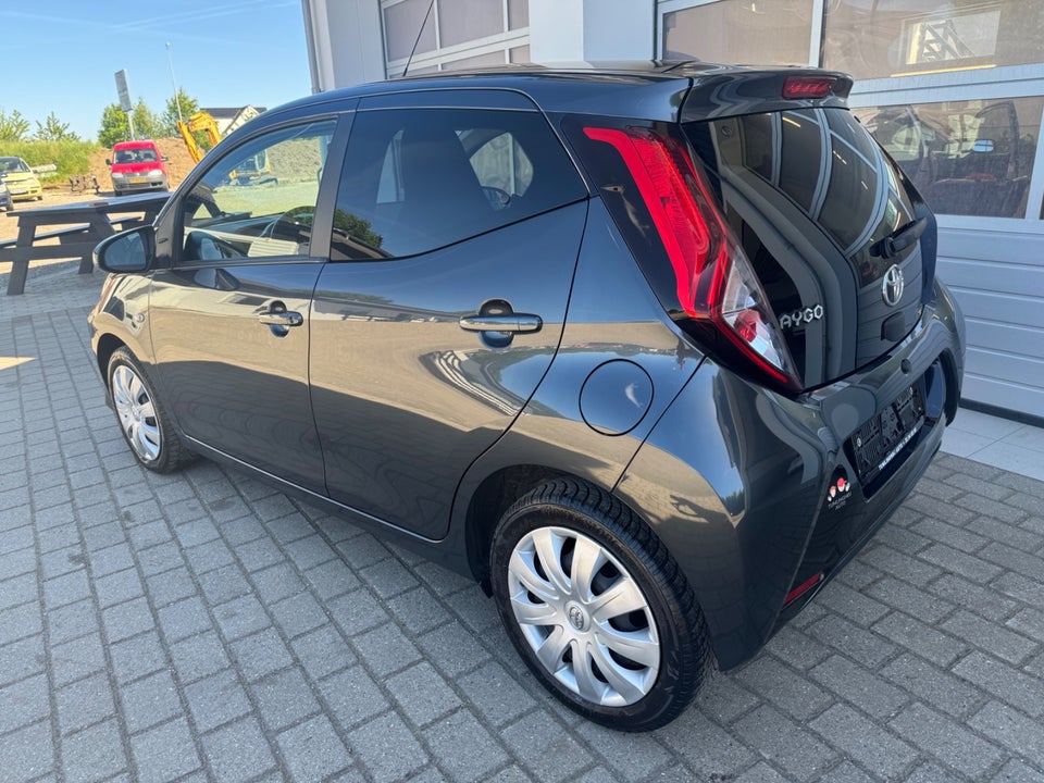 Toyota Aygo 1,0 VVT-i x-press 5d