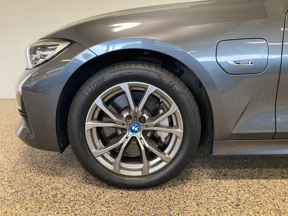 BMW 330e 2,0 Touring Sport Line aut. 5d