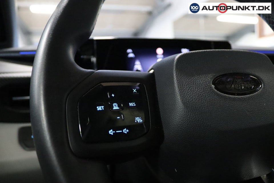 Ford Explorer 82 Premium Extended Range 5d