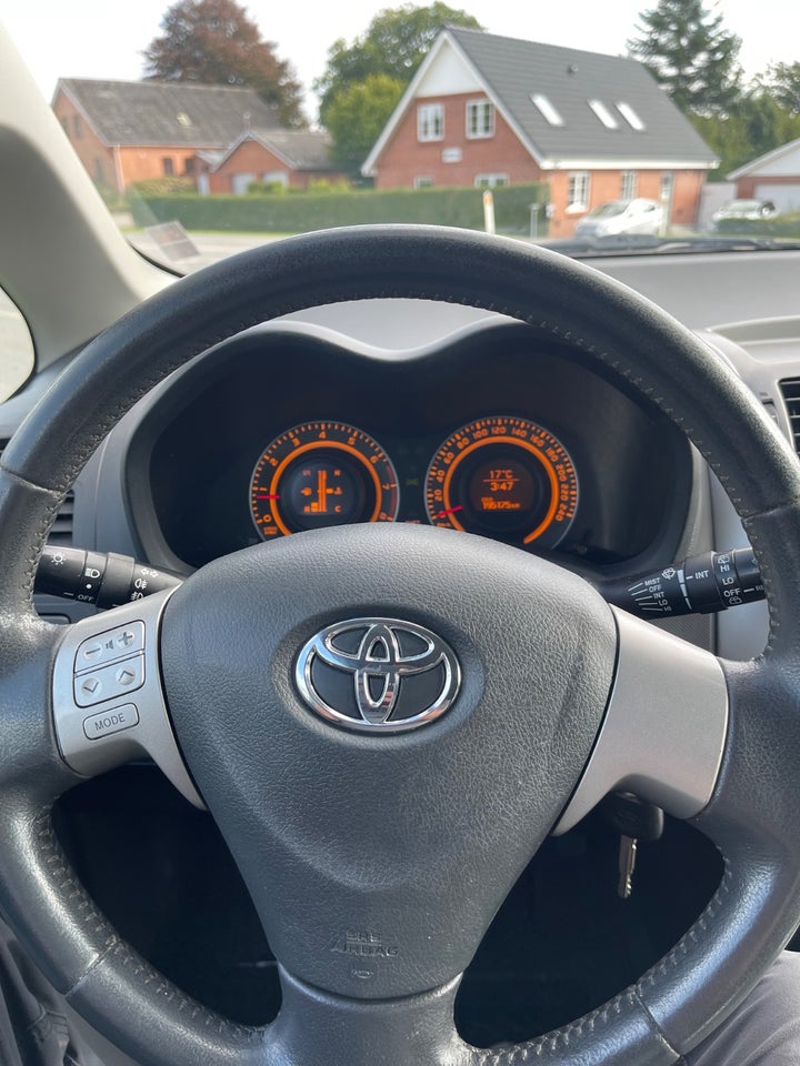 Toyota Auris 1,6 Luna 5d