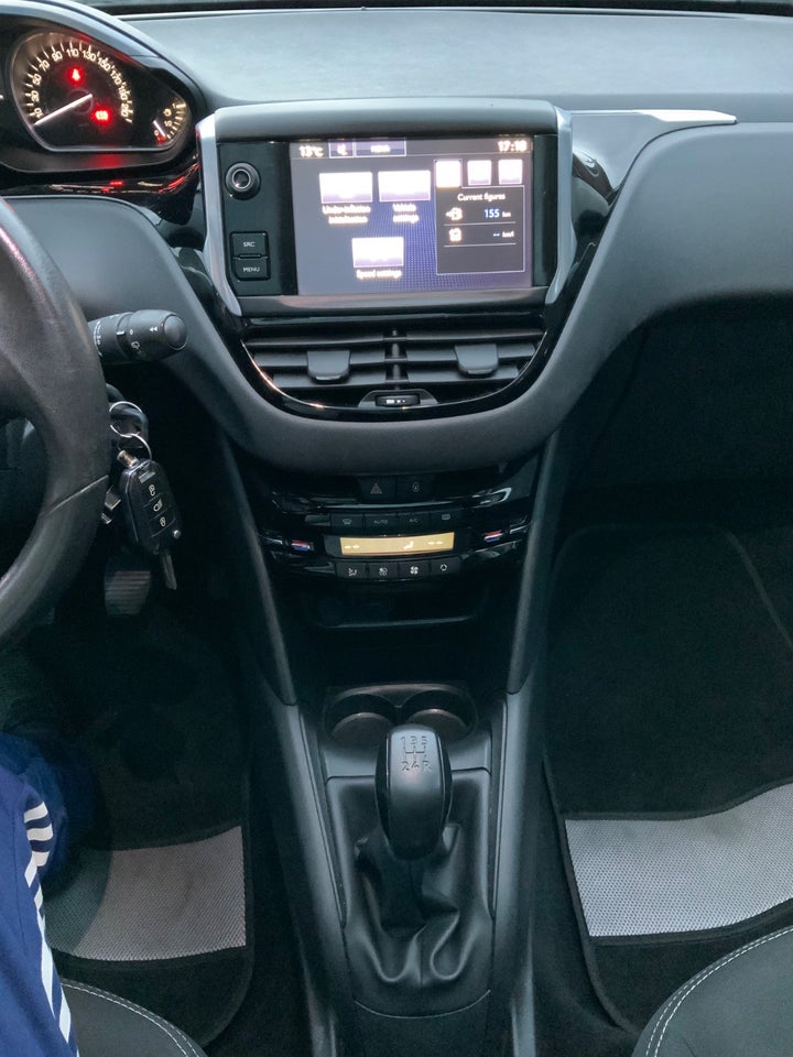 Peugeot 208 1,2 VTi 82 Allure Sky 5d