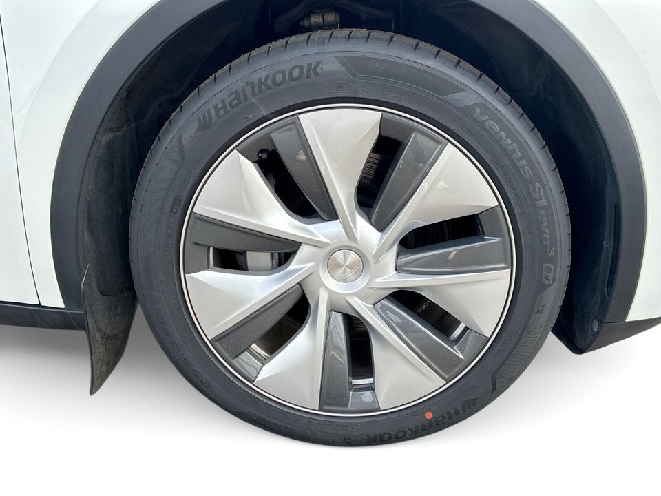 Tesla Model Y Long Range AWD 5d