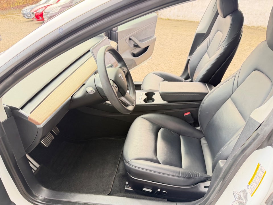 Tesla Model 3 Standard Range+ RWD 4d