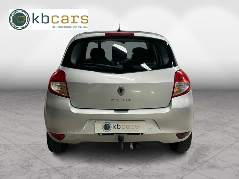 Renault Clio III 1,2 16V Expression 5d
