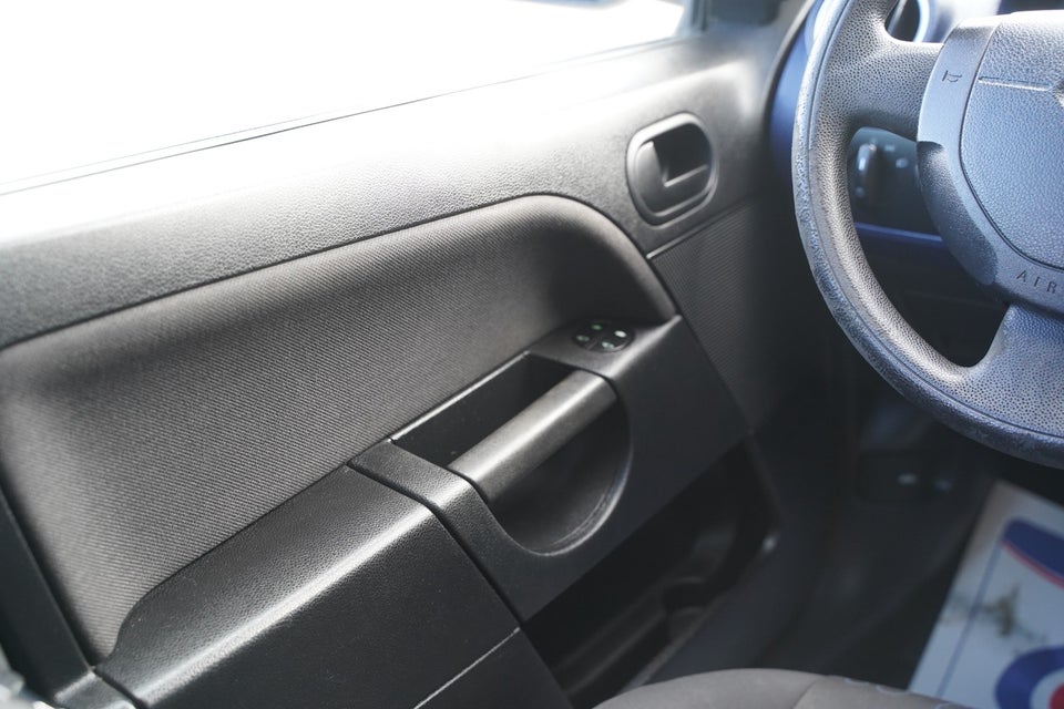 Ford Fiesta 1,4 Ambiente 5d