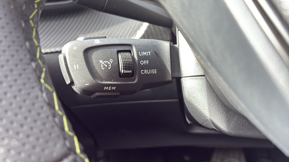 Peugeot e-208 54 GT Pack 5d