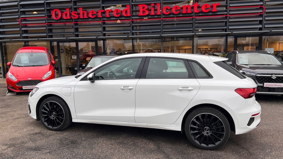 Audi A3 40 TFSi e Sportback S-tr. 5d