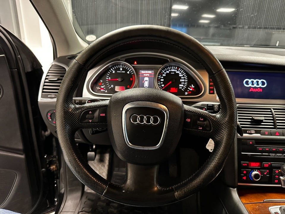 Audi Q7 3,0 TDi S-line quattro Tiptr. 7prs 5d