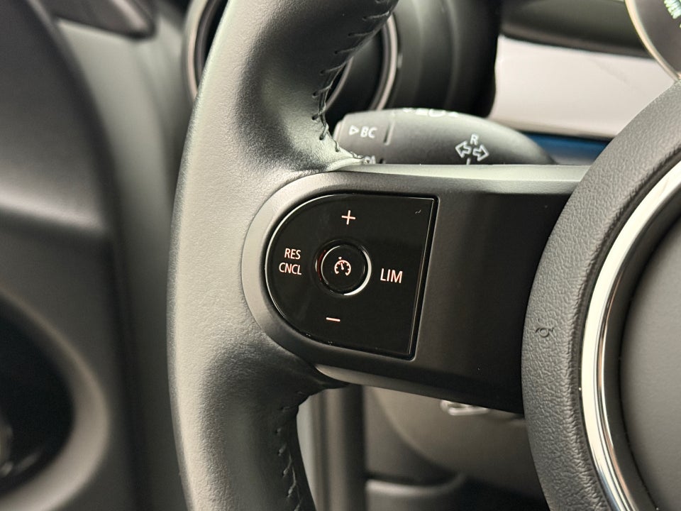 MINI Cooper SE Essential 3d