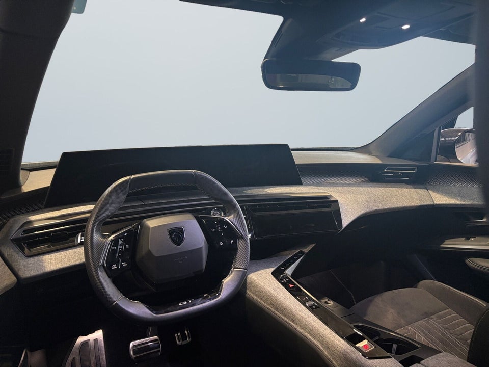 Peugeot e-3008 101 GT 5d