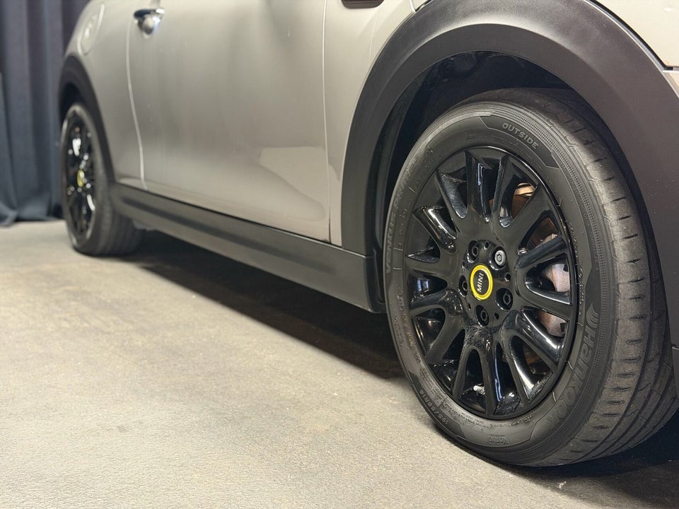 MINI Cooper SE Essential 3d