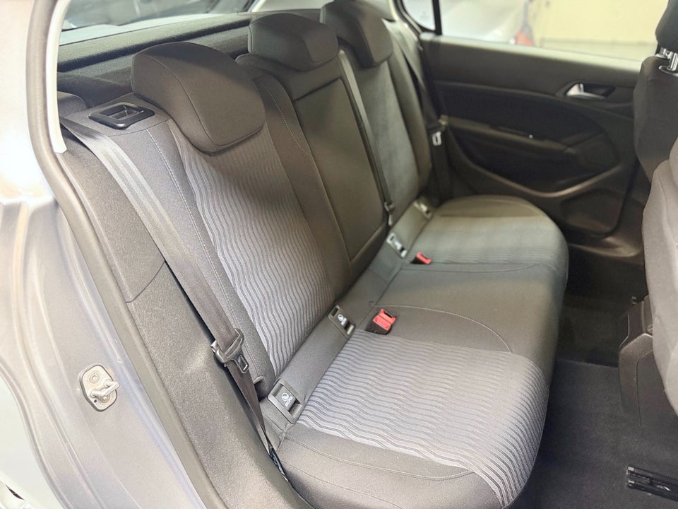 Peugeot 308 1,6 e-HDi 116 Active 5d