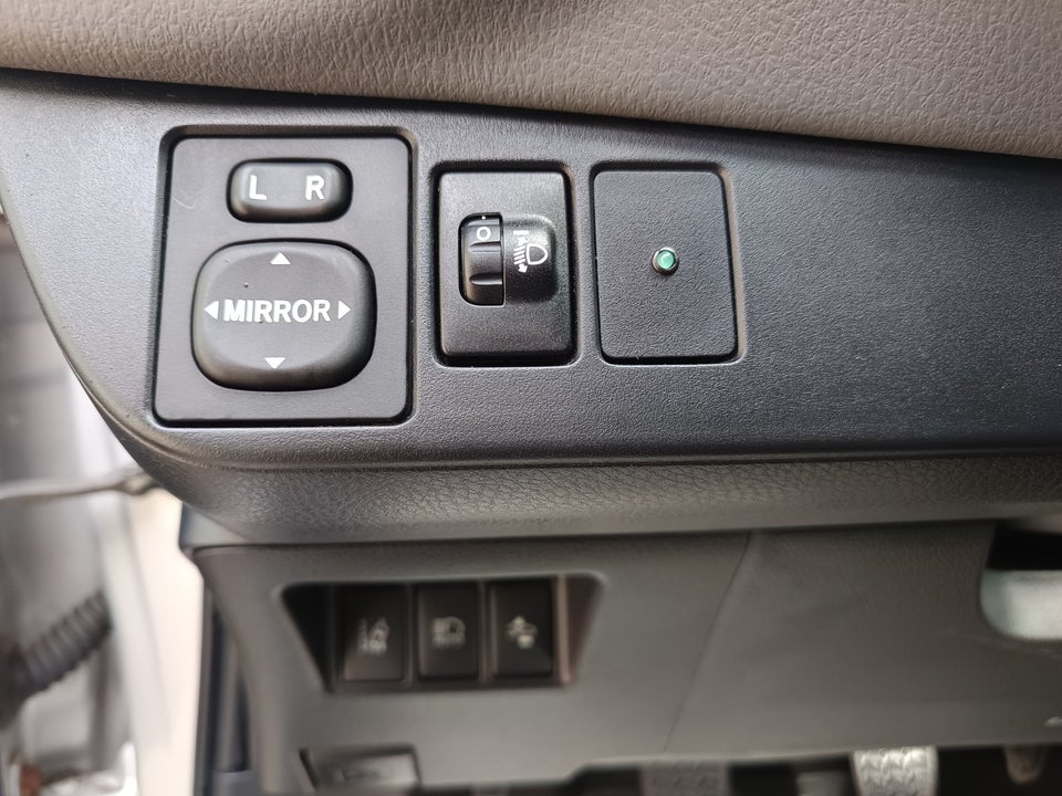 Toyota Yaris 1,0 VVT-i T2 5d