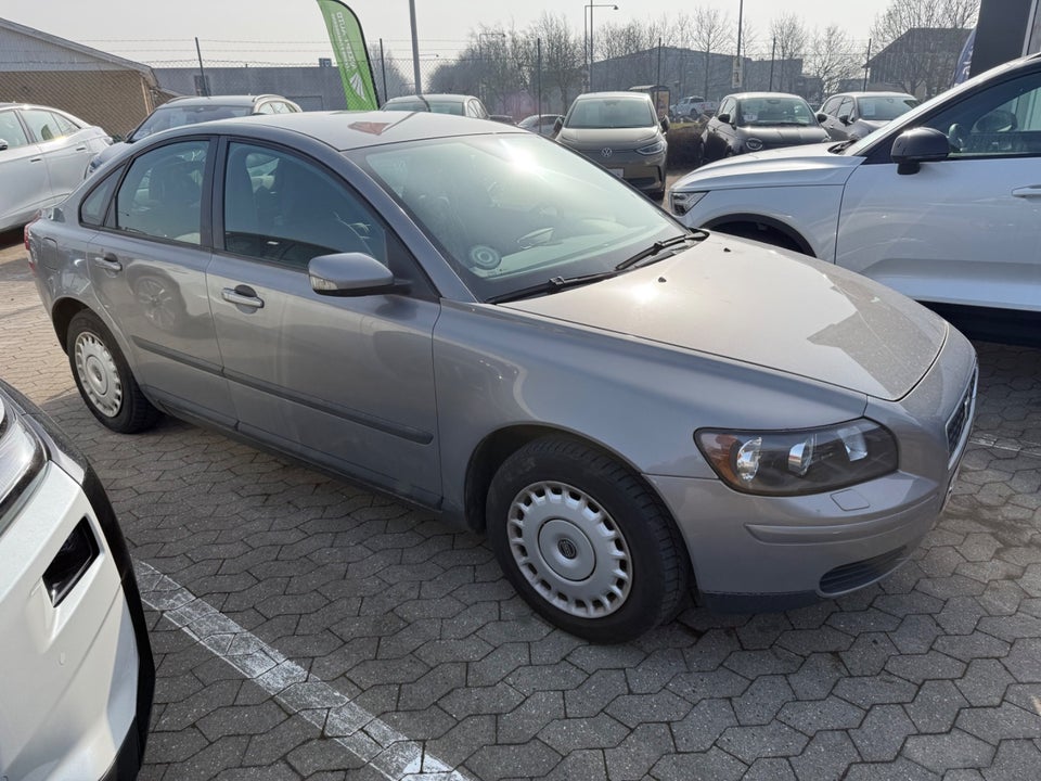 Volvo S40 1,6 Momentum 4d