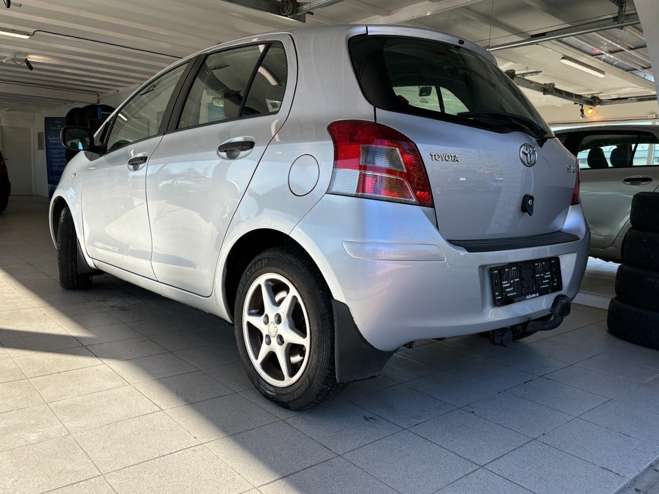 Toyota Yaris 1,0 VVT-i T2 5d