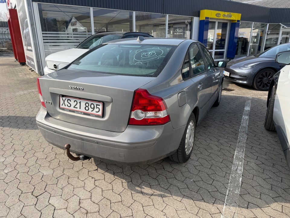 Volvo S40 1,6 Momentum 4d