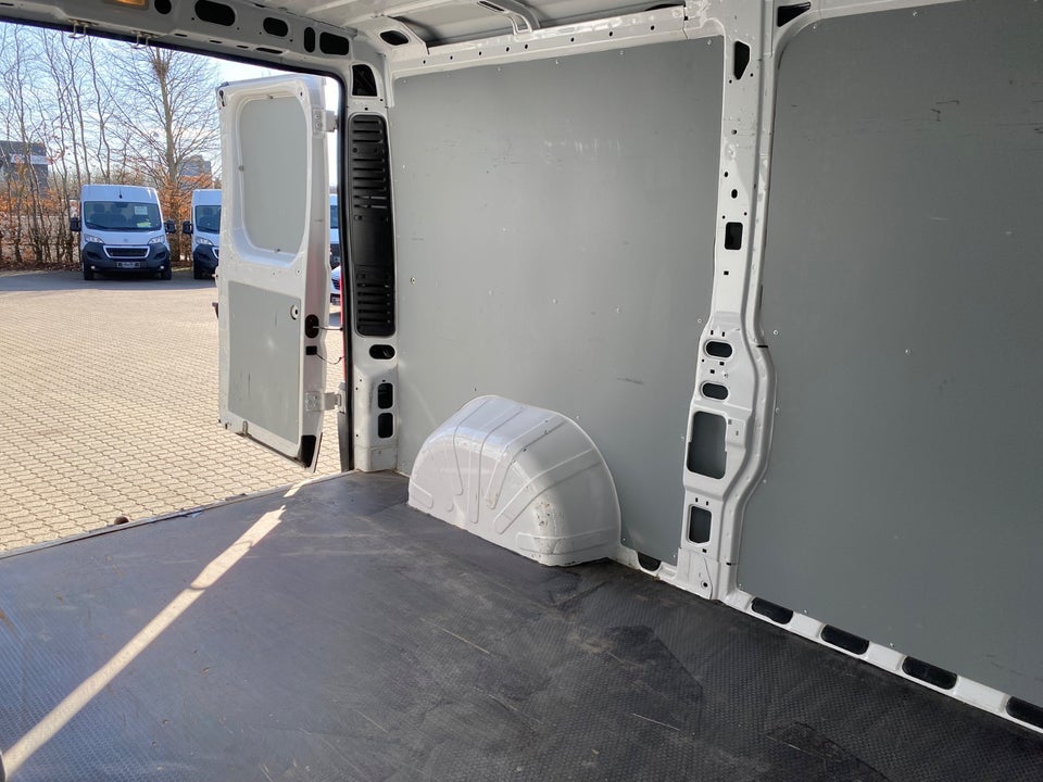 Peugeot Boxer 333 2,2 BlueHDi 140 L2H1 Premium