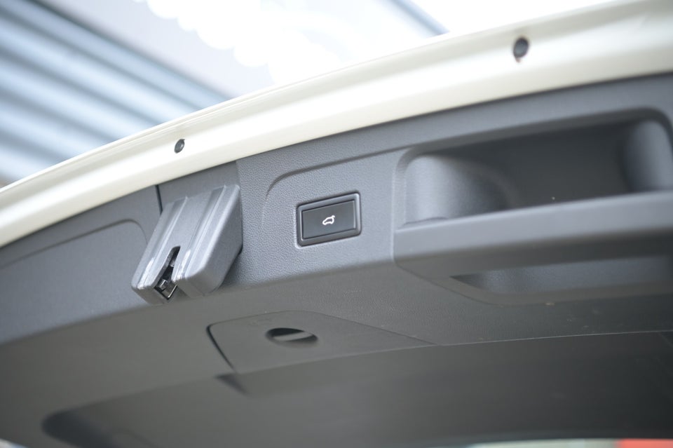 VW Touran 2,0 TDi 150 R-line DSG 7prs 5d