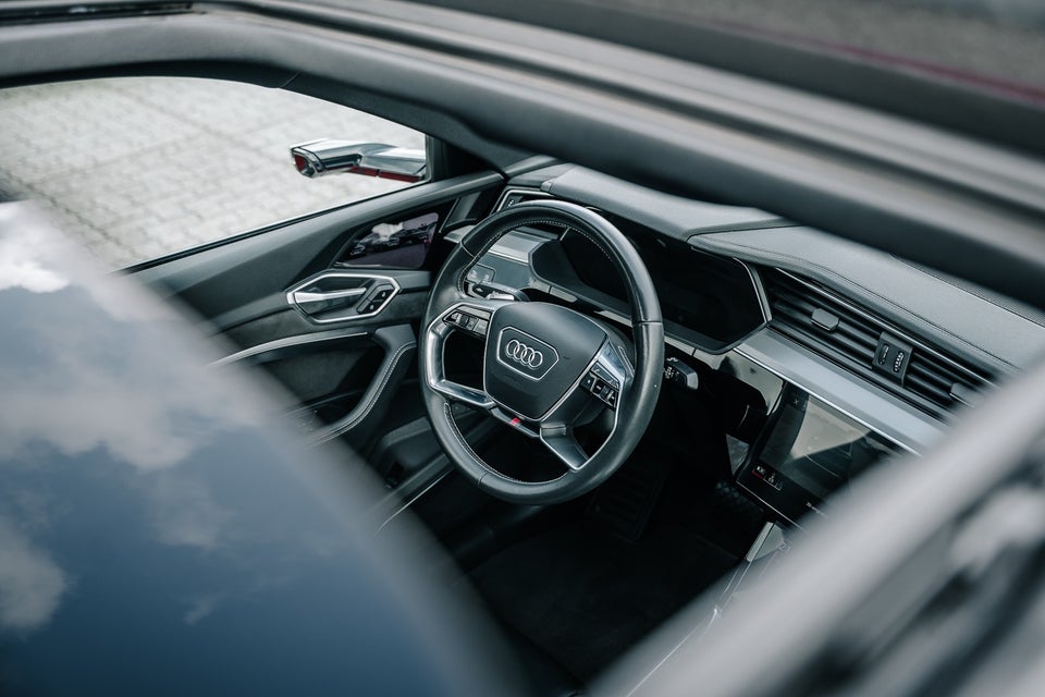 Audi e-tron 55 S-line Prestige Sportback quattro 5d